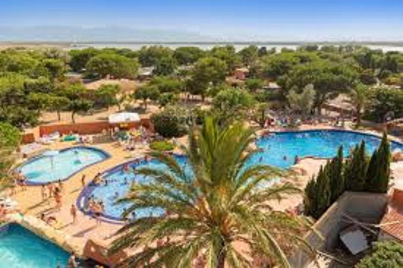 Mhvacances Louent Plusieurs Mobilhomes Dans Camping 4 Etoiles A 200M De La Plage Et Cure Thermale Canet-en-Roussillon Luaran gambar